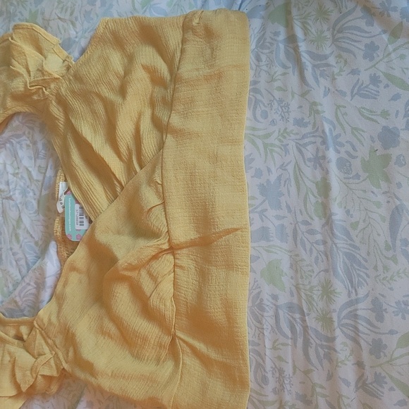 Adorable beachy top - Picture 2 of 4